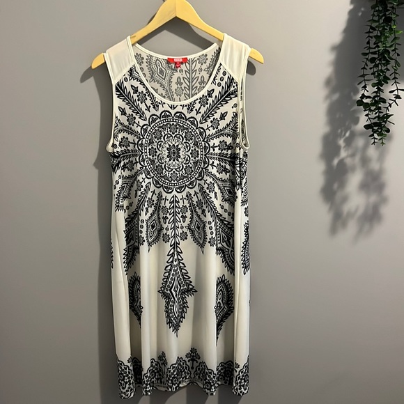 ABSTRACT A-LINE DRESS (10) - Picture 1 of 11